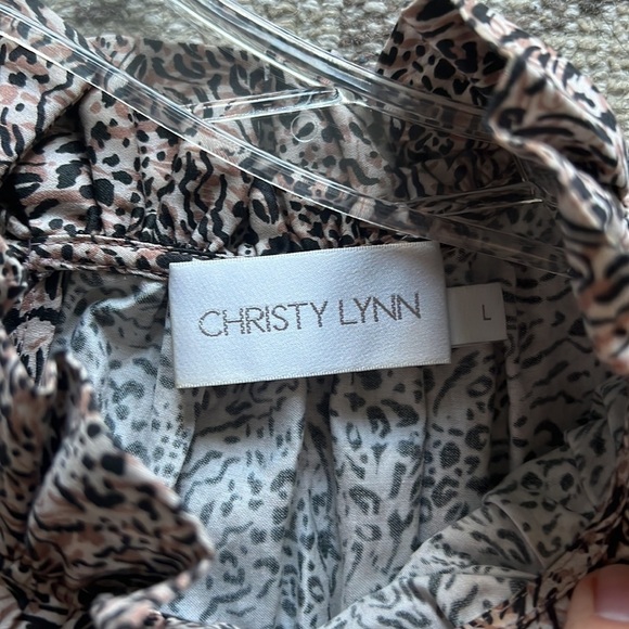 Christy Lynn Animal Arint Ruffle Top Size Large Like New - Picture 6 of 8